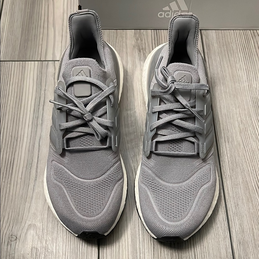 Adidas UltraBoost 22